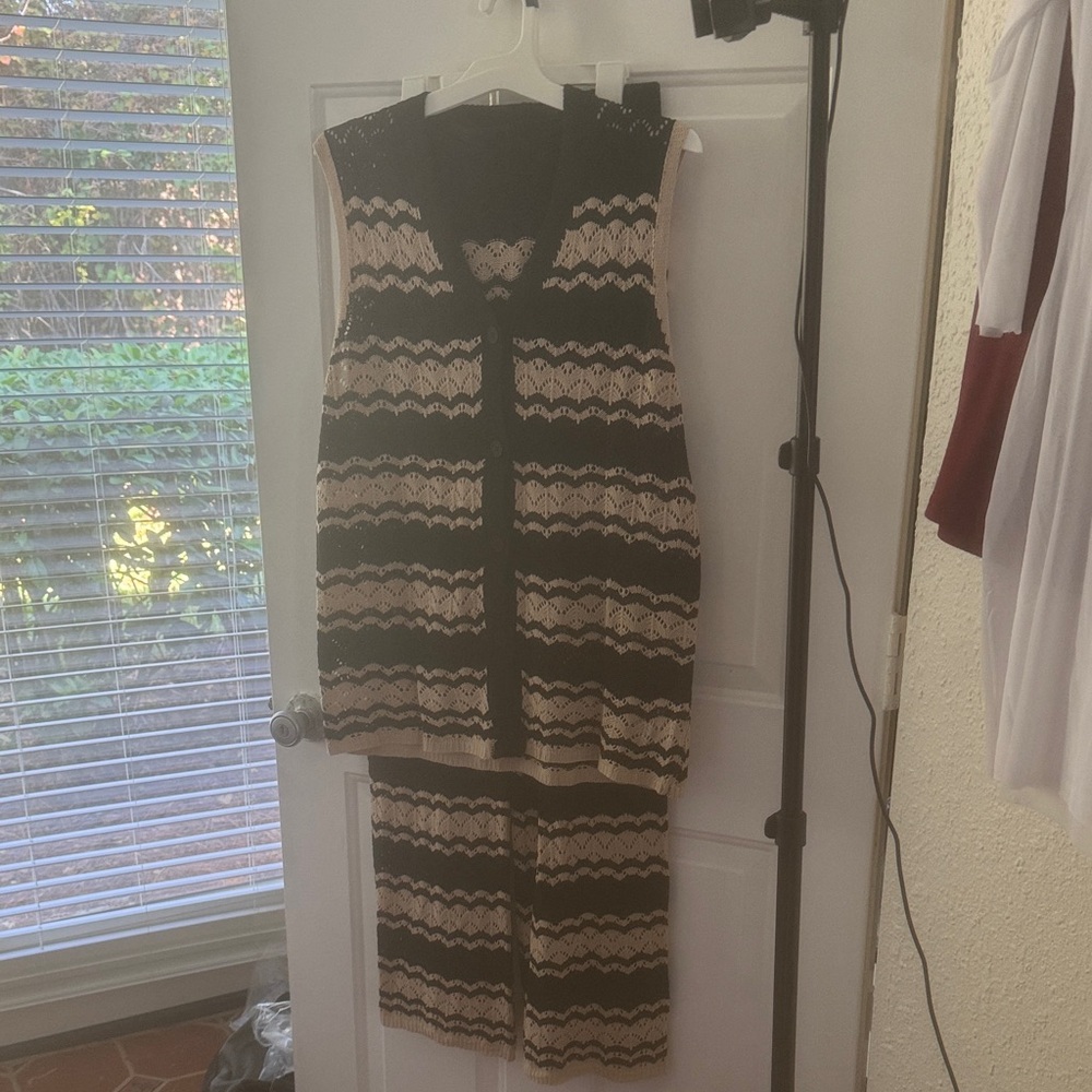Black and Cream Sleeveless Knit Dress Set
